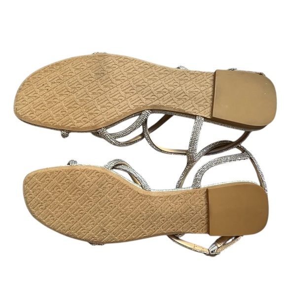 NEW Badgley Mischka Women's Ivie Flat Sandal in Silver Crystal - Size 8 - Picture 8 of 8